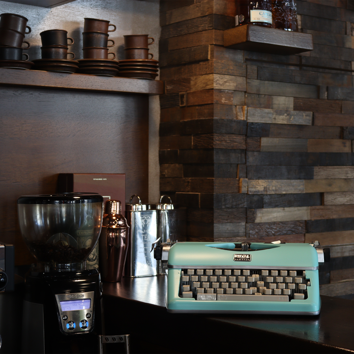 Royal Classic Typewriter Mint