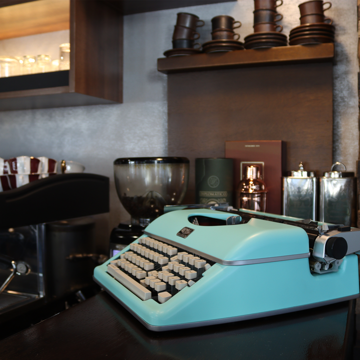 Royal Classic Typewriter Mint