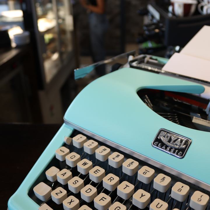 Royal Classic Typewriter Mint