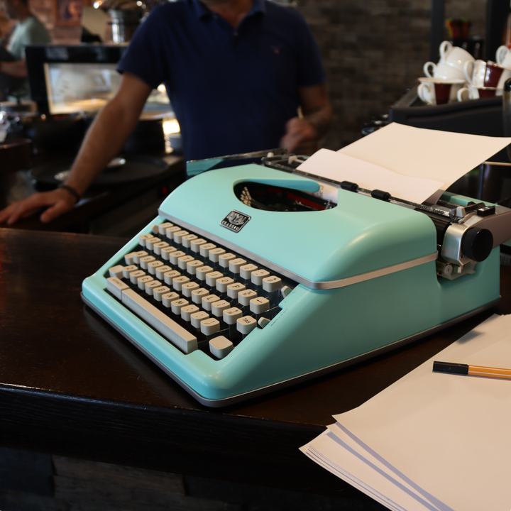 Royal Classic Typewriter Mint